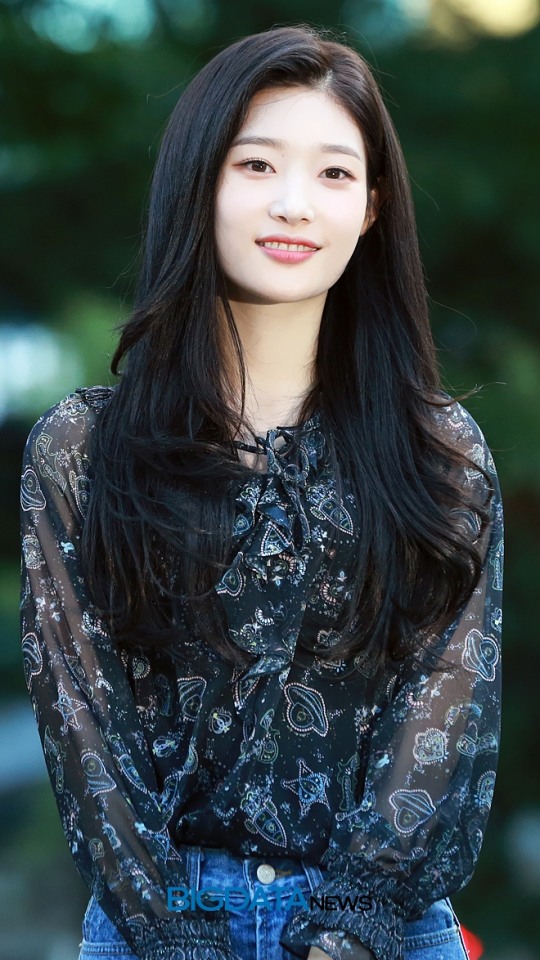 [BIG포토] 다이아(DIA) 정채연, 뮤직뱅크 출근길에 왔으면 내 미모를 보고 가시지?