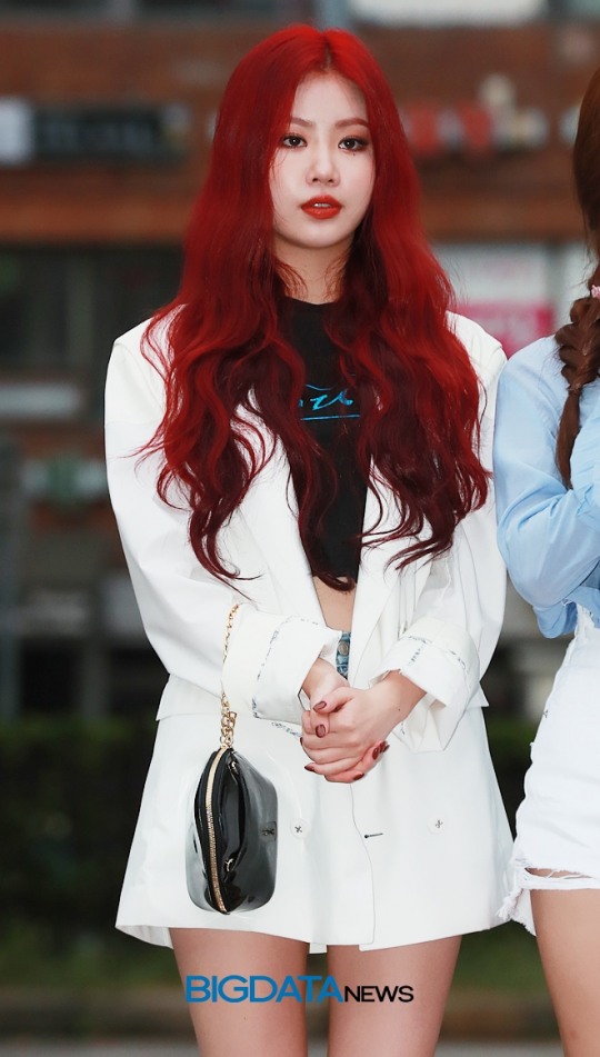 [BIG포토] (여자)아이들 수진, 시선 사로잡는 헤어 컬러 (뮤직뱅크 출근길)