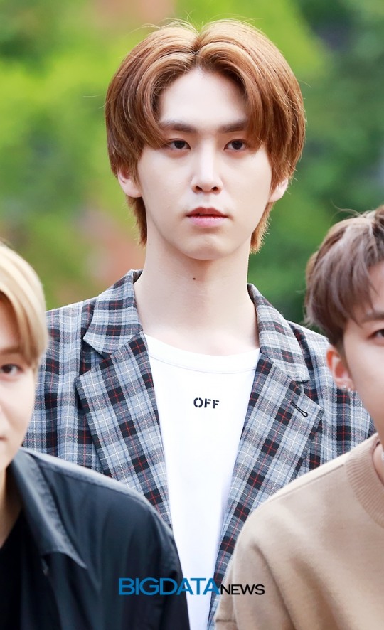 [BIG포토] 펜타곤(PENTAGON) 신원, 아침 출근이라서 졸린듯한 표정 (뮤직뱅크 출근길)