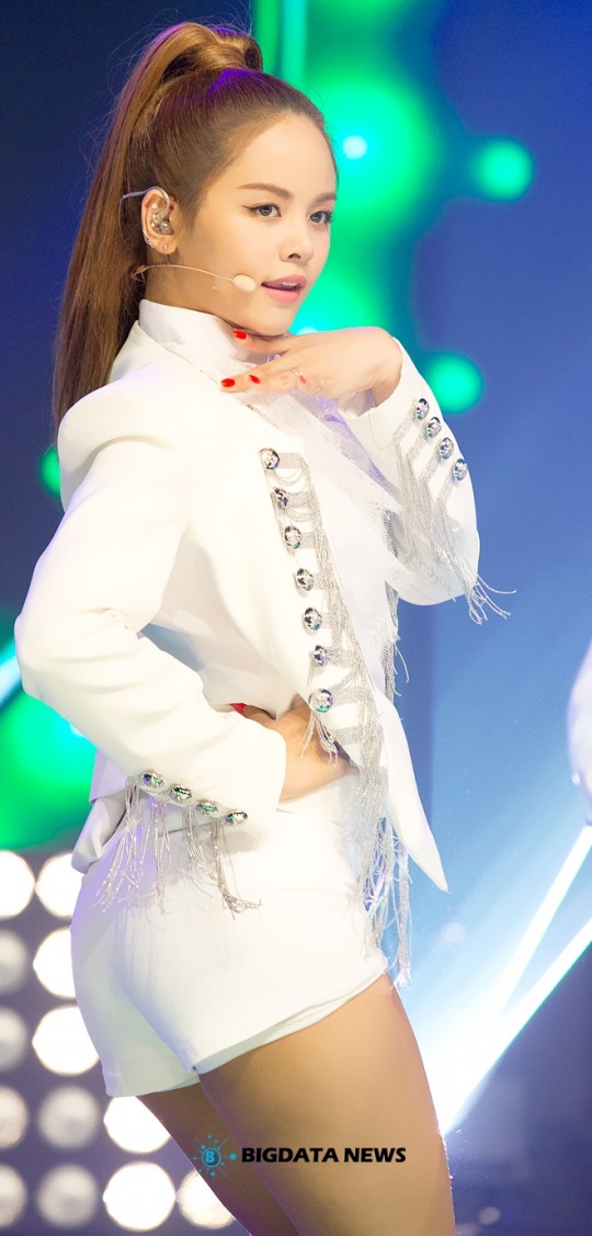 씨엘씨(CLC) 손, 인형처럼 청순발랄한 미모