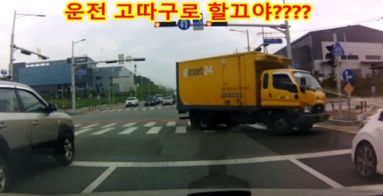 이마트24 물류 차량은 차량 아닌 보행자? 횡단보도 타고 난폭 운전 눈살