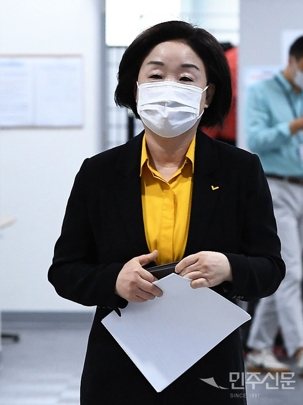 [포토]심상정, 플랫폼기업 독과점과 갑질막는 플랫폼 독점방지법 공약발표