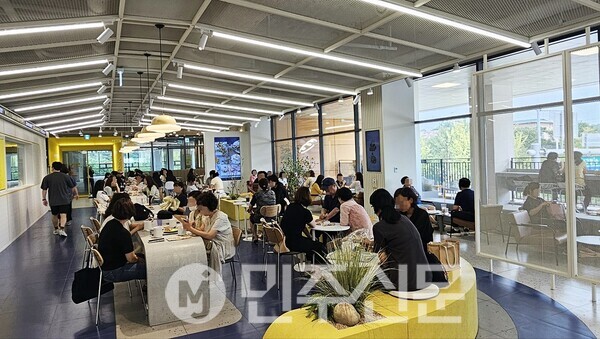 [현장에서] 빵은 왜 비쌀까…합리적 가격 빽다방 빵연구소 가보니