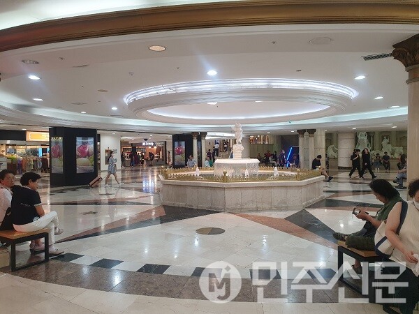 부산시설공단, 지하도상가 중앙몰 분수대 쉼터서 분수 도서관 연다