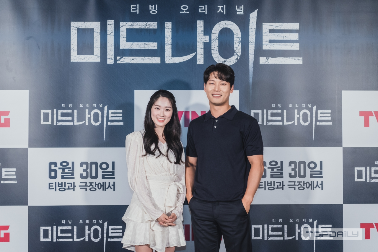 [톱포토] 미드나이트 박훈X김혜윤, 행복 미소