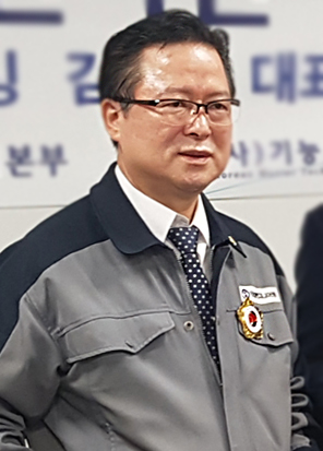 자동차와 전자제품 등에 들어가는 극소형 부품 생산 국산화에 매진