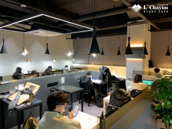 르하임 스터디카페 김해장유점 엄현수 점주 본사의 분석력을 토대로 한 입지 선정과 독보적인 시스템에 큰 매력 느껴 창업 선택