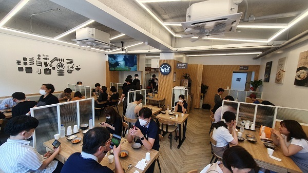 강릉장칼, 신논현점 오픈