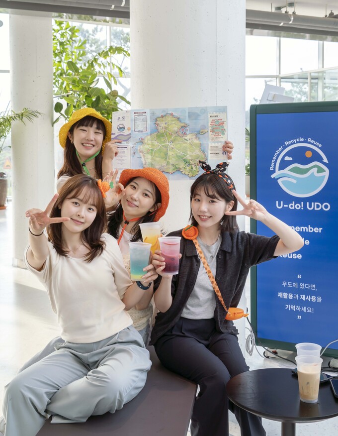 “우도에 가거들랑 다회용 컵 쓰게마씸!”… SKT, 청정 우도 프로젝트