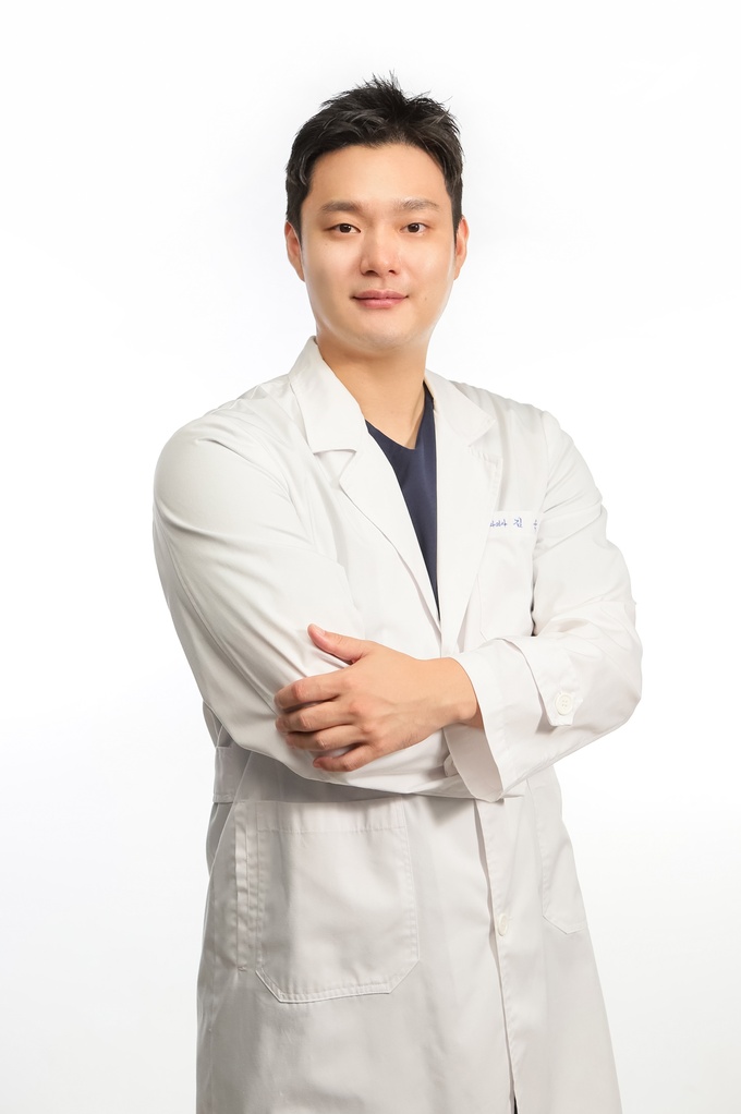 임플란트 수명은 반영구적? 오래 쓰려면 사후관리 필수