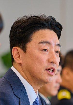 강훈식 비서실장, 캐나다로 출국…