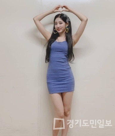 러블리즈 예인, 인형 머리 위에 하트가?...다이어트 자극 주의