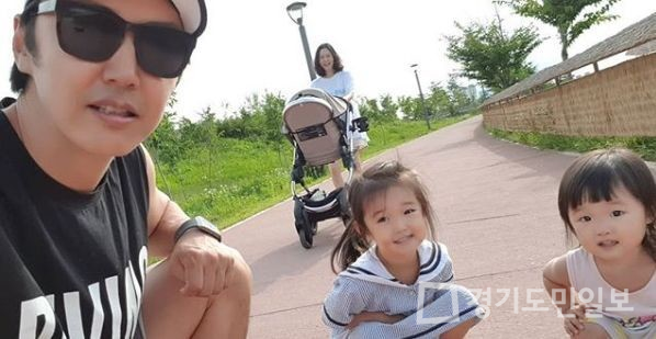 윤상현♥메이비, 진정한 행복 느껴지는 가족 나들이 아이들 누구 닮았나?