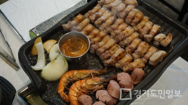 제주도핫플레이스로 소문난 함덕 그때그집, 맛있게 초벌구이한 흑돼지구이는 물론 가성비 높은 흑돼지김치찌개까지