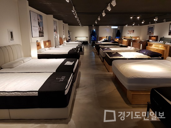 수입 매트리스 전문 루모스 슈퍼세일6 진행
