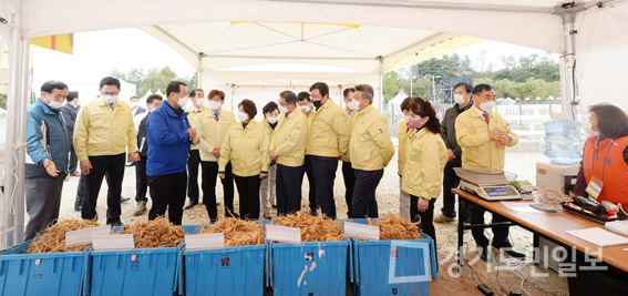 파주시의회, 파주개성인삼 판매장 둘러봐