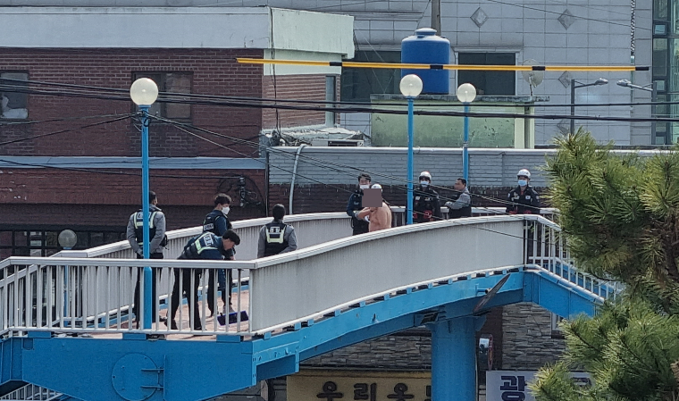 진주서 40대 남성 흉기 자해 시도 소동...인명 피해 없어