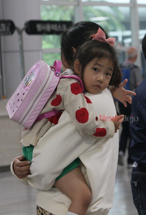 한가위 맞아 제주공항 입도 행렬 이어져
