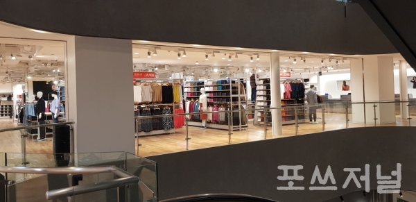 [현장] 日 경제보복 직격탄 유니클로 용산역 아이파크몰점 재개장 첫날 손님은...