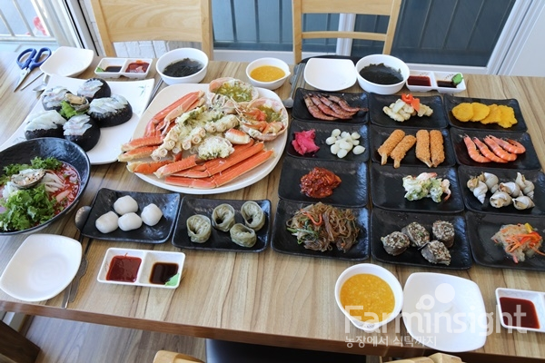 대게와 물회, 회를 동시에…속초 대포항 맛집에서 가능해