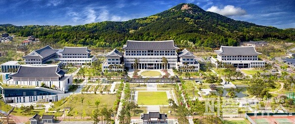 이철우 경북도지사, 환동해지역본부 간부회의 주재