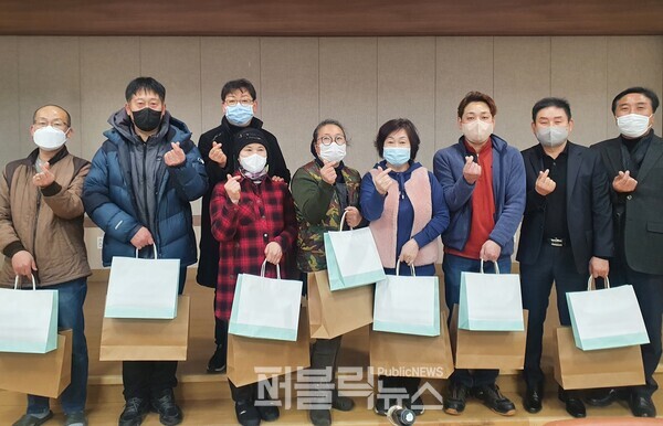 엄정면 지사협, 사랑나눔 가게감사 액자 전달