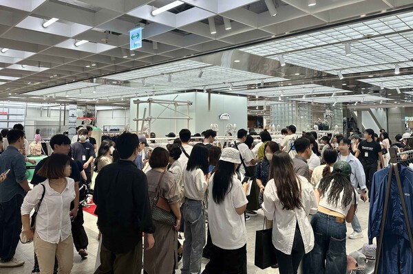 새 브랜드 채웠더니...신세계百 강남점, 2030 쇼핑 성지