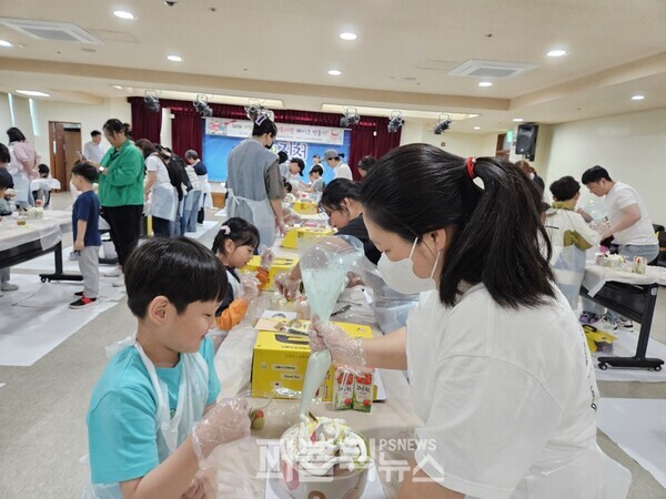 【5월 가정의달】시종 밝은 웃음과 함께 …  진천군,  가족 사랑 더하기ㆍ 케이크 만들기 체험 행사