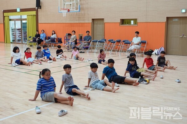 [상주시 교육현장] 상주교육지원청, 거꾸로 멘토링으로 신규 직원들과 케이크 만들며 수평적 문화 조성 外