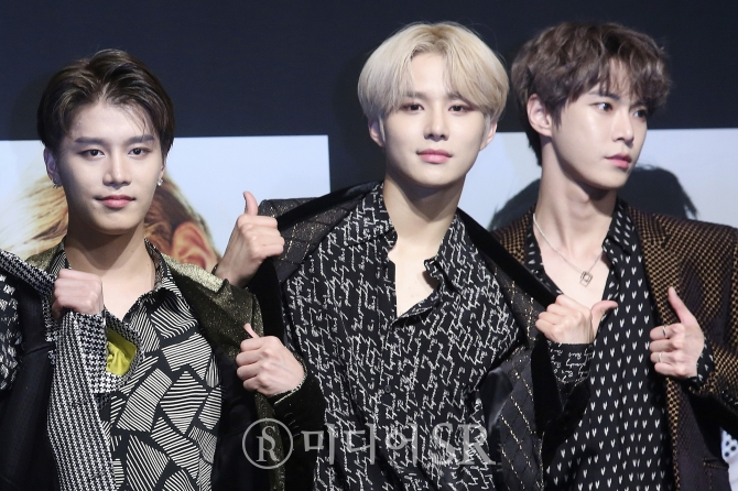 [포토] NCT127, 단체 슈퍼맨 포즈!