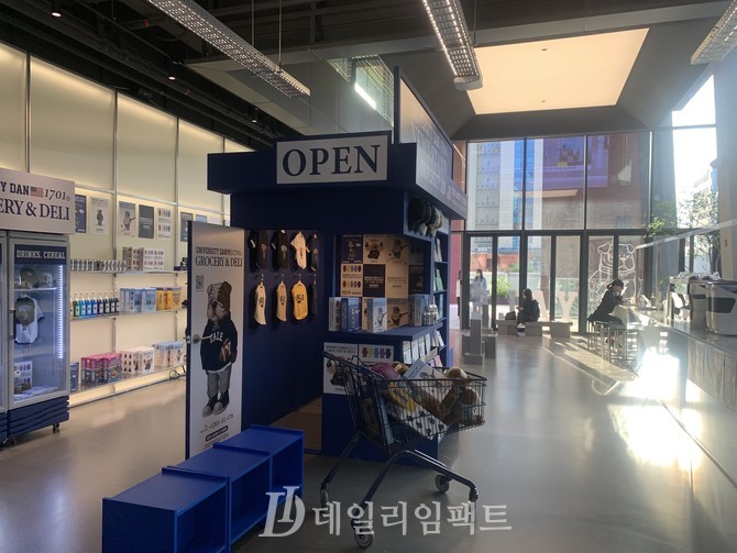 진화는 계속된다 무신사, 전방위 확장 전략 눈길