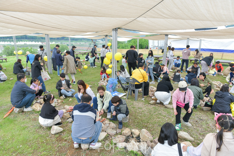 공주 석장리구석기 축제 궂은 날씨에도 즐거움 가득…내년에 댜시 만나요