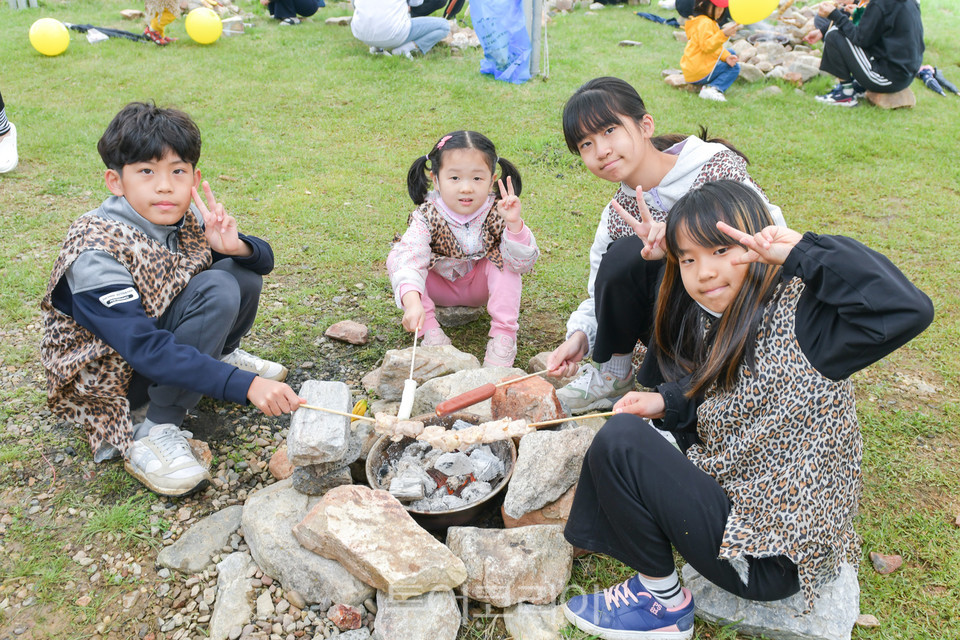 공주 석장리구석기 축제 궂은 날씨에도 즐거움 가득…내년에 댜시 만나요