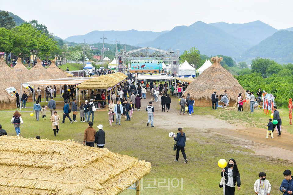 공주 석장리구석기 축제 궂은 날씨에도 즐거움 가득…내년에 댜시 만나요