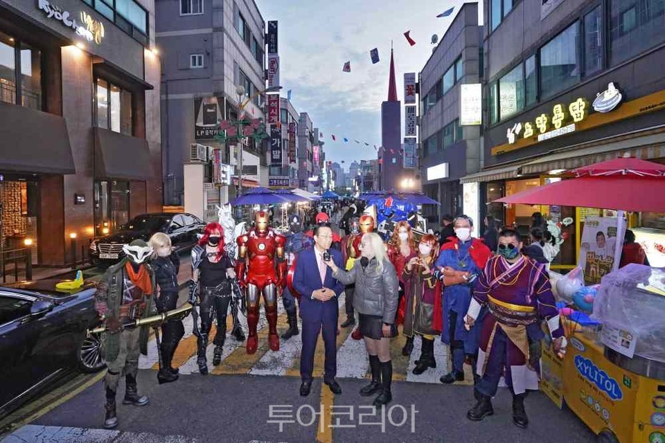 가을밤, 맛있게 먹고, 재밌게 놀자!..인천 연수구청 앞 맛고을축제로 놀러 오세요! 