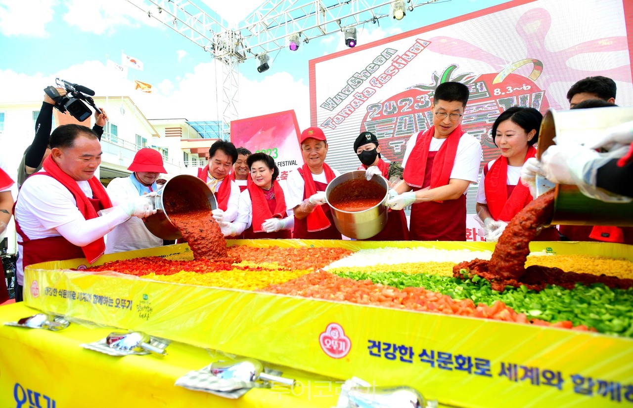 오뚜기, 화천 토마토축제서 천인의 식탁 운영... 토마토 파스타 1000인분 제공  