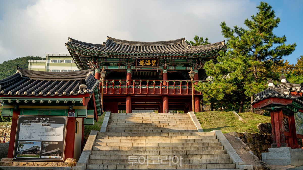 [시간을 걷는 여수 역사 산책] 새로 태어난 국보 진남관을 거닐다!
