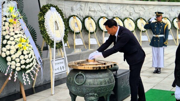 고양시장애인체육회-고양재향경우회 ,국립서울현충원  참배 및 묘역정화 봉사활동 진행