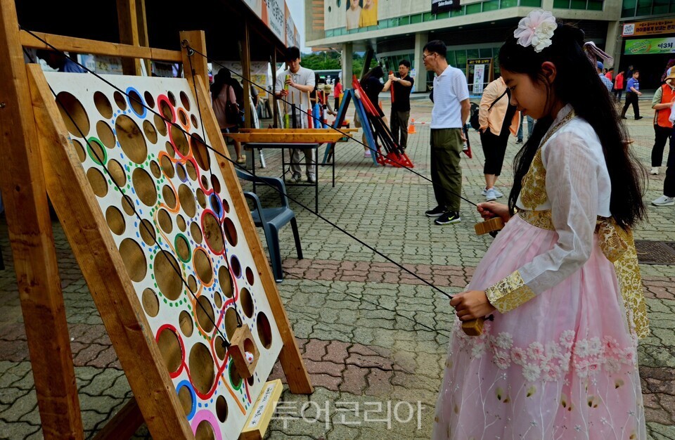 금산세계인삼축제, 한복입고 귀엽게 전통놀이 체험