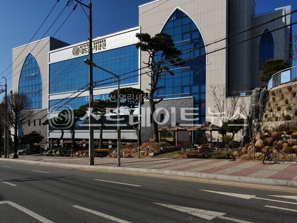 [코로나19 현장] 광주 확진자의 절반 신천지 광주 베드로지성전…주변 상가 울상