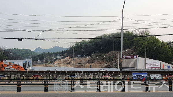 [분양 화보] 사패산 안골계곡 입구의 의정부 롯데캐슬 골드포레 공사 현장