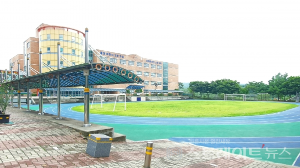 [르포] 고분양가 논란 불구, 비규제지역 호수변 장점 더샵 천안레이크마크