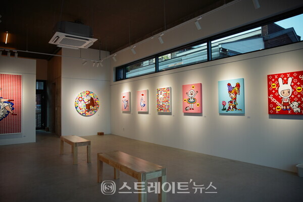 갤러리 아트힐 연희 개관기념 전시 아트놈 개인전 새해 1월 8일까지 열려
