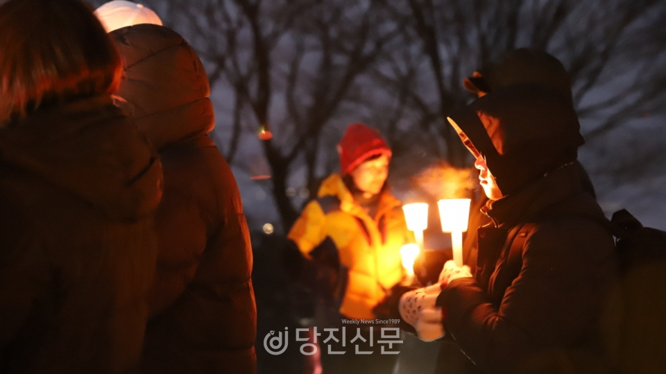 [포토] 아미산에서 신년 소원을 빌고 있는 시민