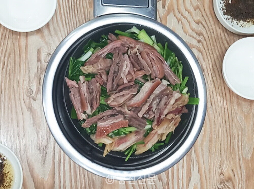 구수한 된장 육수와 생강 한 가득..여름 보양식 흑염소
