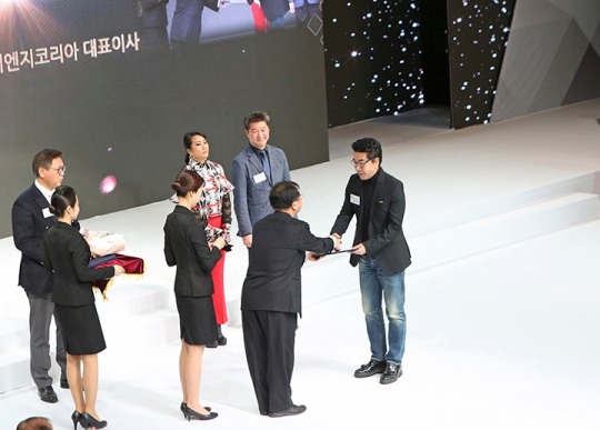 제이엔지코리아 김성민 대표, 패션어워즈서 국무총리 수상