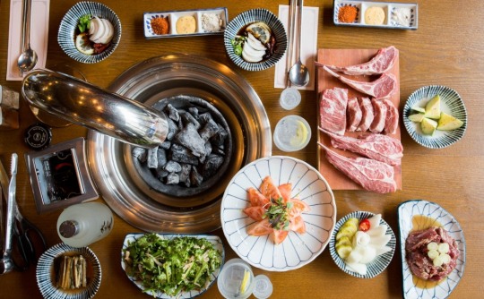 숯불 직화구이에 한식 찬 곁들인 ‘한국식 양갈비 서울 양재동 양인환대