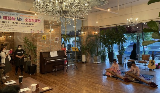 내 주변 카페와 서점에서 문화예술을 만난다