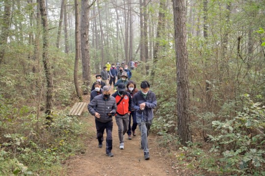 공주 ‘호태산 숲길’ 정비 속도낸다.. 김정섭 시장 현장답사 잰걸음