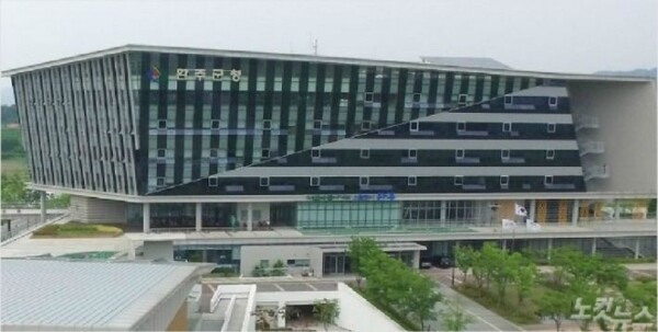 국제와이즈멘 나눔클럽, 완주 이산모자원 장학금 전달
